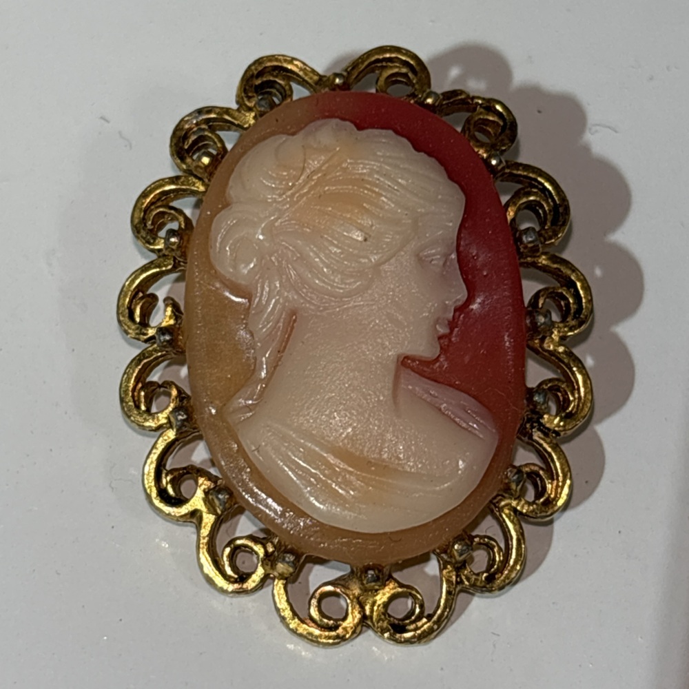 Vintage Gold and Cream Cameo Brooch